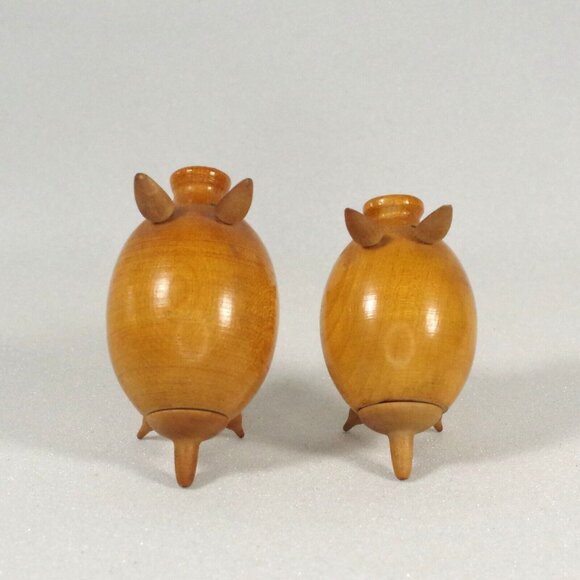 Vintage Danish Modern Wooden Pig Salt and Pepper Shakers Set of 2 MCM Kitchen - Picture 5 of 6